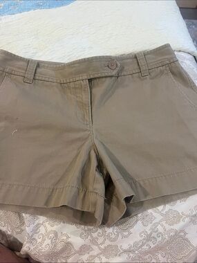 LOFT ladies tan colored kahki shorts  size 8